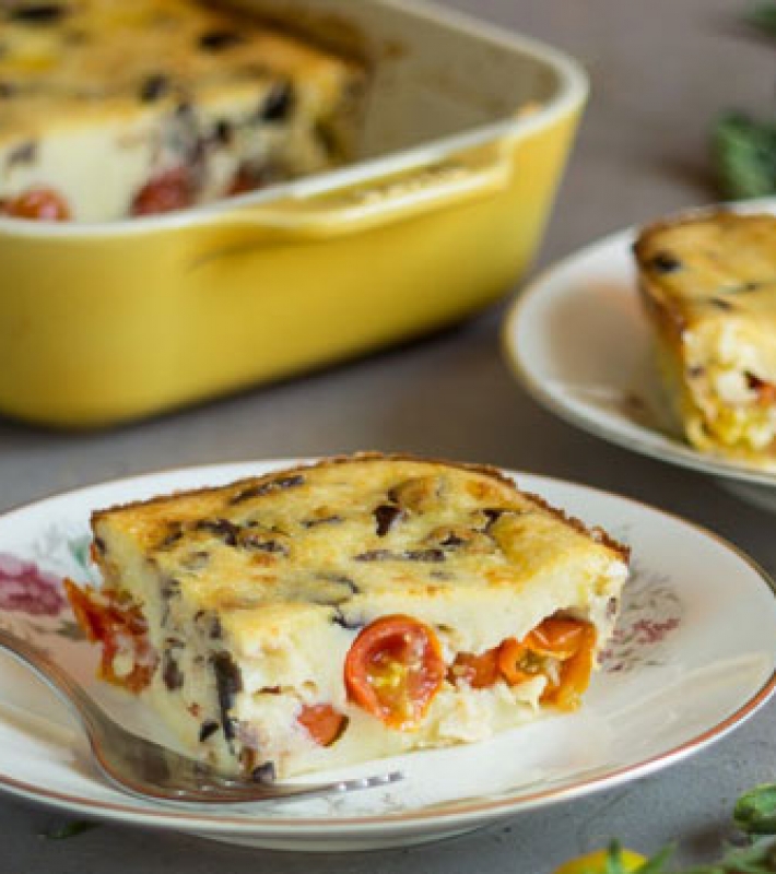 Clafoutis de tomates cerises, olives et banon