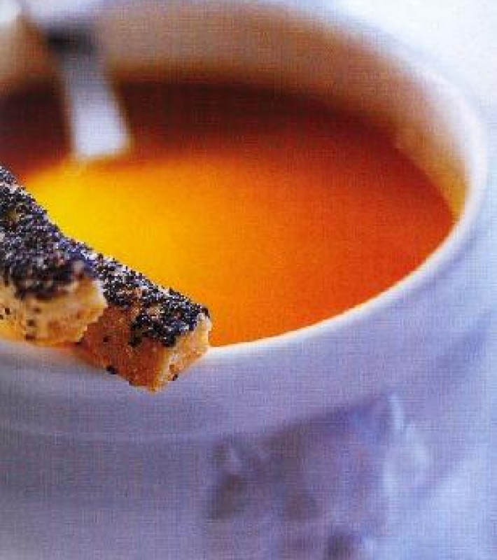 Crème de potiron à l'huile de noisette, allumettes au pavot