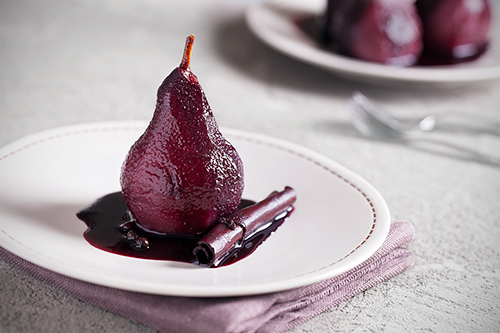 Poires pochées au vin rouge