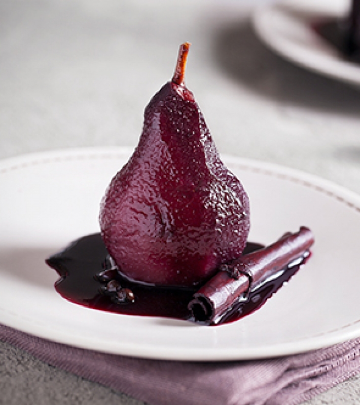 Poires pochées au vin rouge