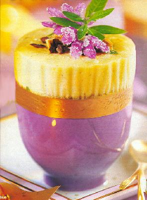Soufflés glacés miel, abricots et amandes