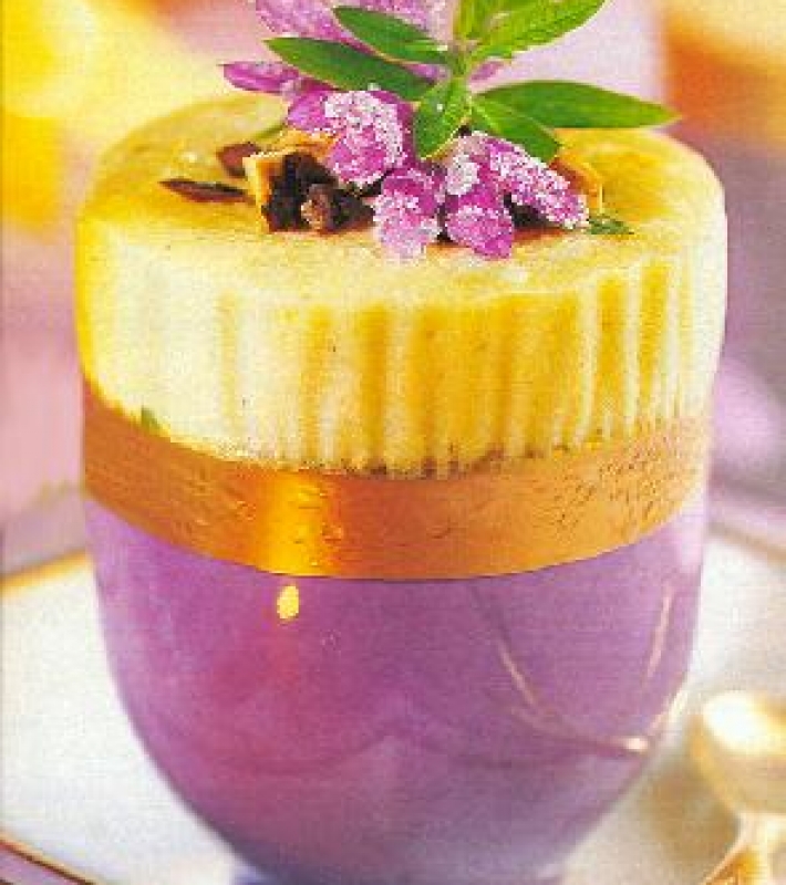 Soufflés glacés miel, abricots et amandes