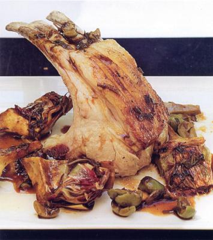 Carré d'agneau de lait, aux picholines et artichauts