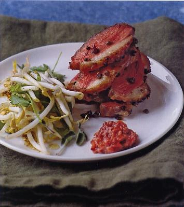 Lamelles de canard et chutney d'oignon au poivre