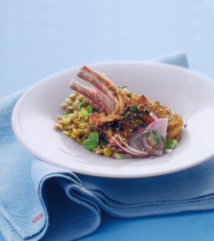 Côtelettes d'agneau aux herbes et lentilles blondes
