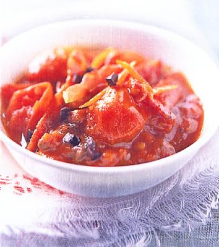 Sauce tomate aux olives noires et speck