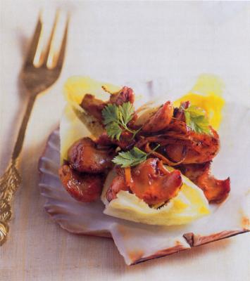 Coraux de Saint-Jacques caramélisés, salade d'endives à l'orange