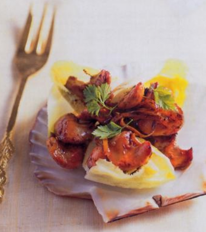 Coraux de Saint-Jacques caramélisés, salade d'endives à l'orange