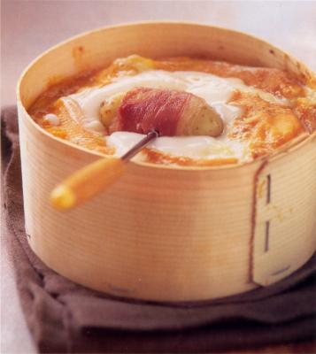 Fondue au vacherin, pommes ratte et jambon cru