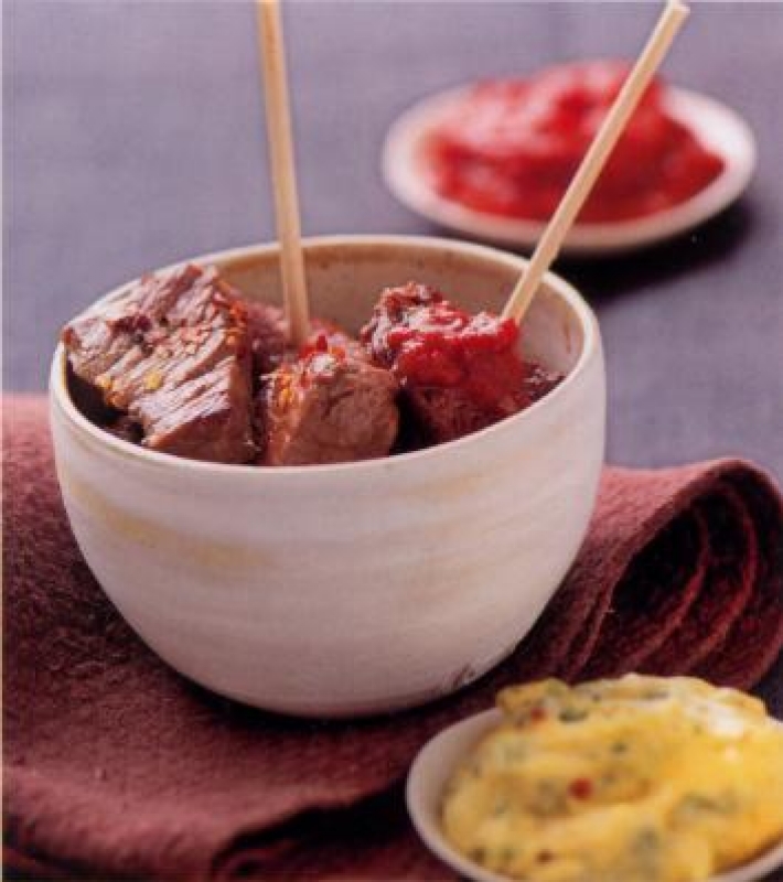 Fondue bourguignonne, sauces béarnaise et barbecue