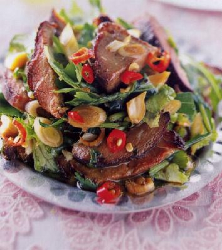 Salade tiède de canard à la citronnelle, coriandre et piment