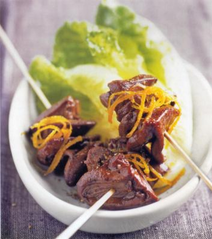 Brochettes de coeurs de canard au miel et à l'orange