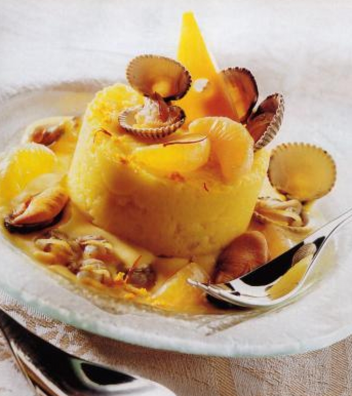 Coques, moules et purée de pommes de terre au safran et à la mandarine