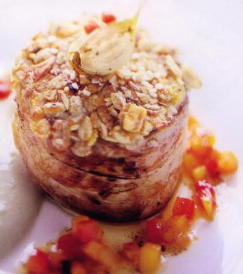 Noix d'agneau en croûte de muesli, crème de pois chiche