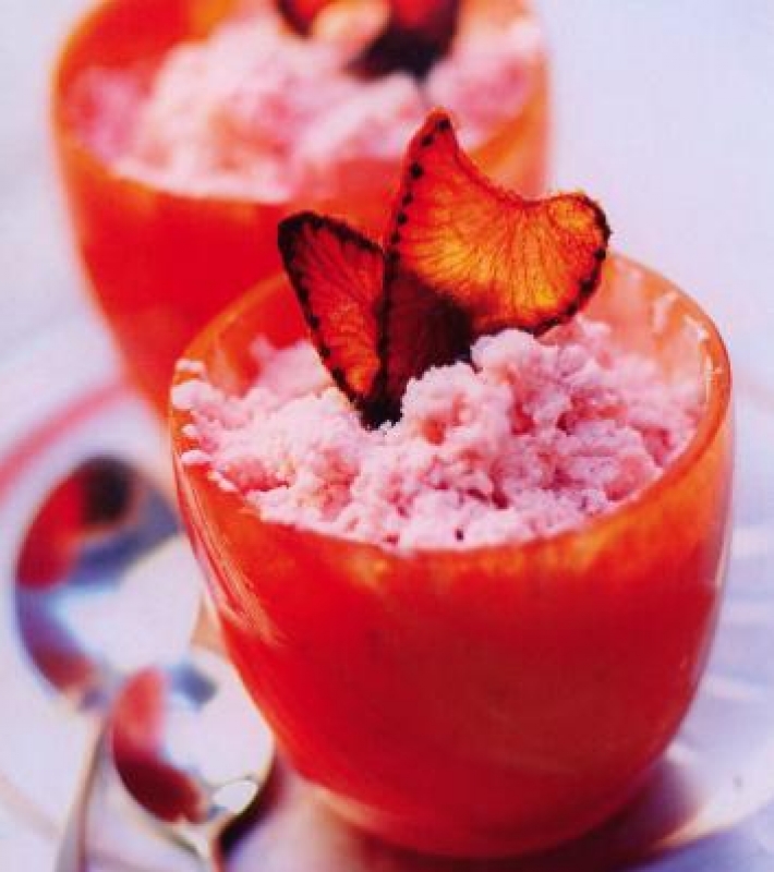 Granité de fromage blanc et pétales de fraise croustillants
