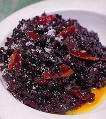 Risotto noir à la saucisse piquante