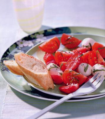 Salade tomates-Fraises-Mozzarella