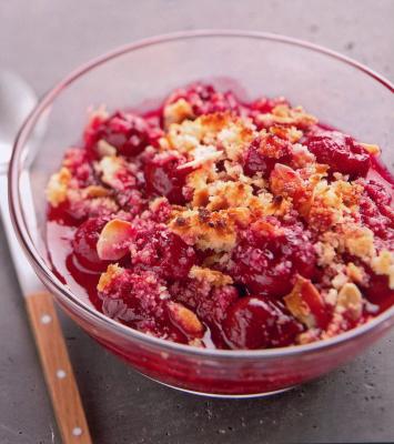 Crumble de cerises aux amandes
