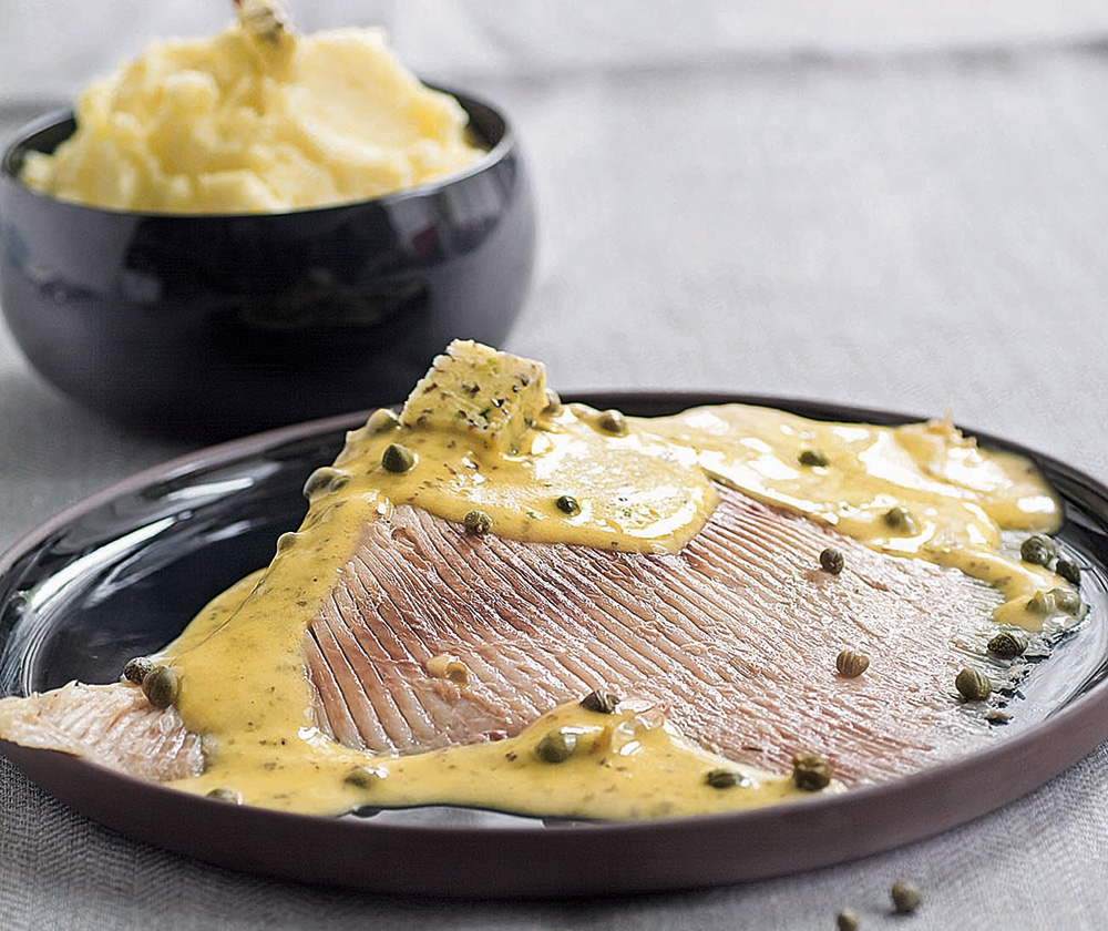 Raie et sauce hollandaise au beurre aux algues et aux capres