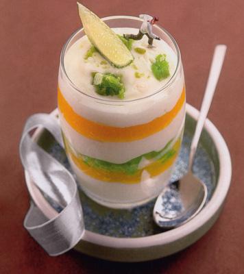 Tiramisu à la mangue et aux macarons