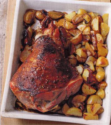 Gigot caramélisé au miel, pommes de terre dorées