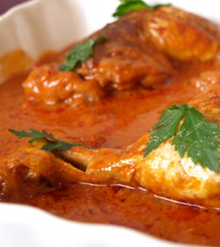 Poulet à la sauce tomate