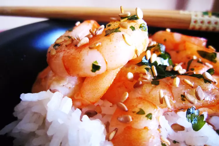 Crevettes sautées ail et curry