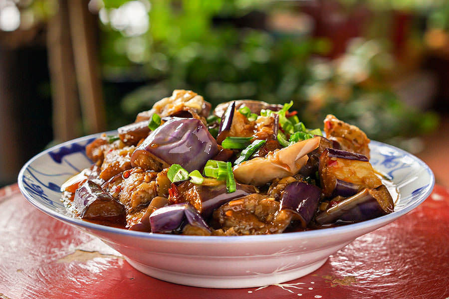 Aubergines braisées au porc