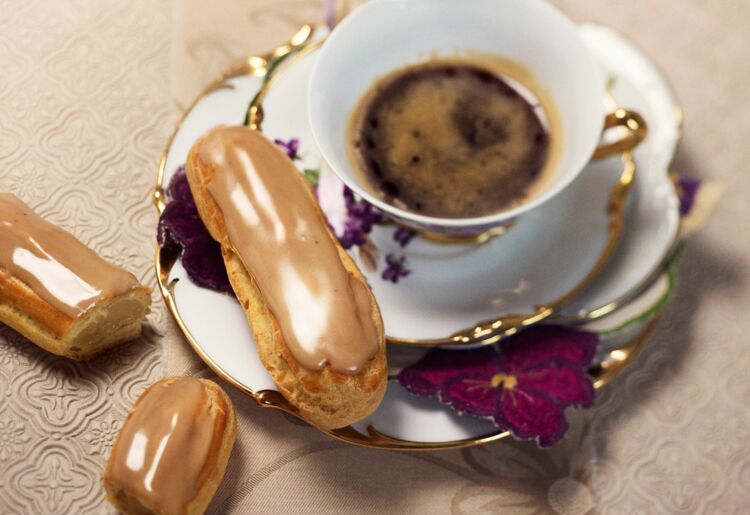 Eclairs au café