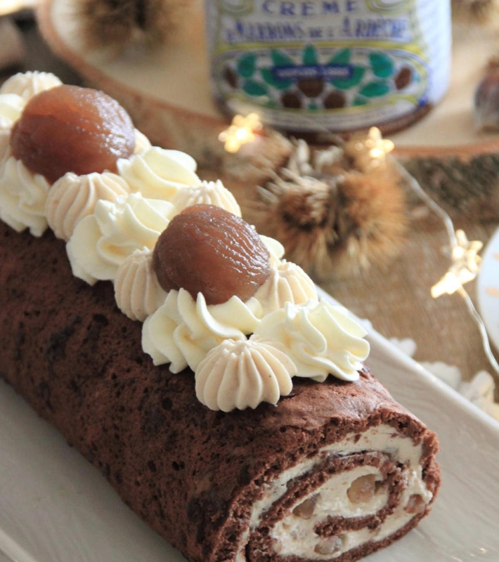 Bûche chocolat, crème de marrons et marrons glacés