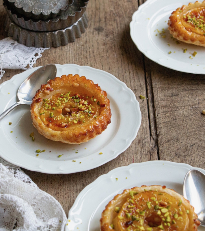 Tartelettes pommes, pignons de pins et pistaches