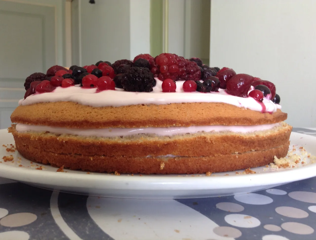 Génoise sans gluten aux fruits rouges