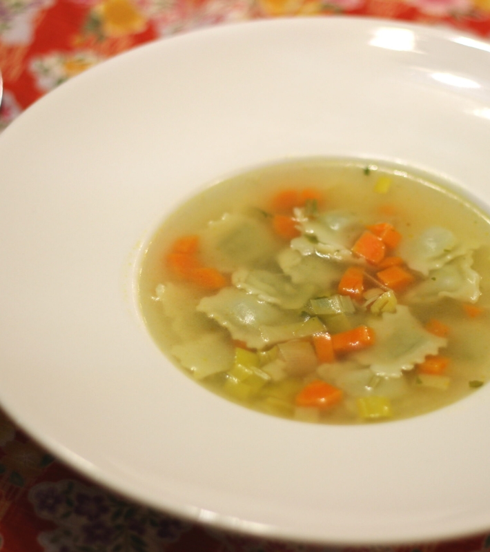 Bouillon de ravioles et légumes